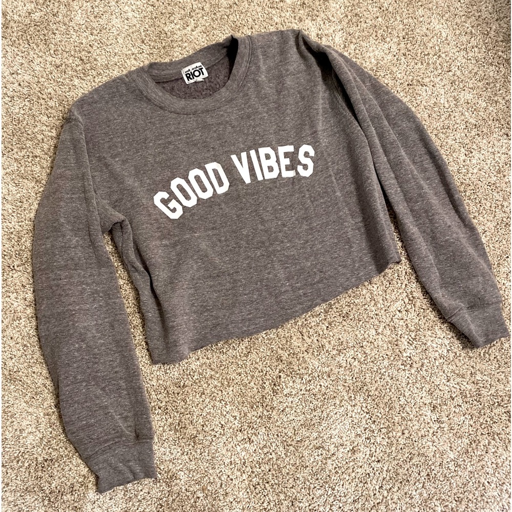 GOOD VIBES ✌🏼 Cropped Sweatshirt - Picture 2 of 6